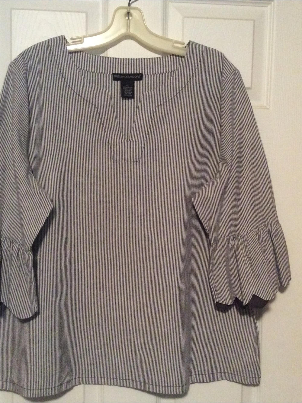 Preswick & Moore gray stripe top